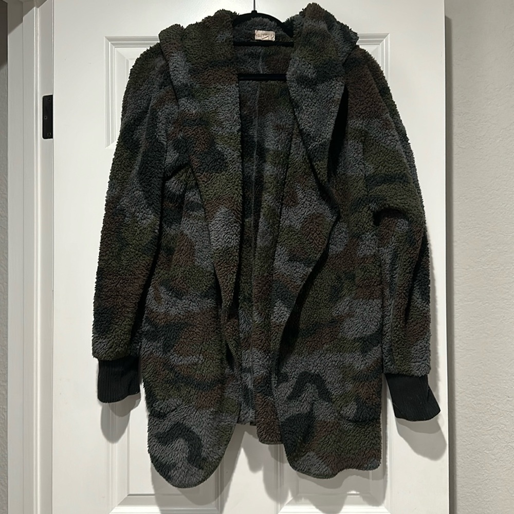 Soft puffy camo open front cardigan